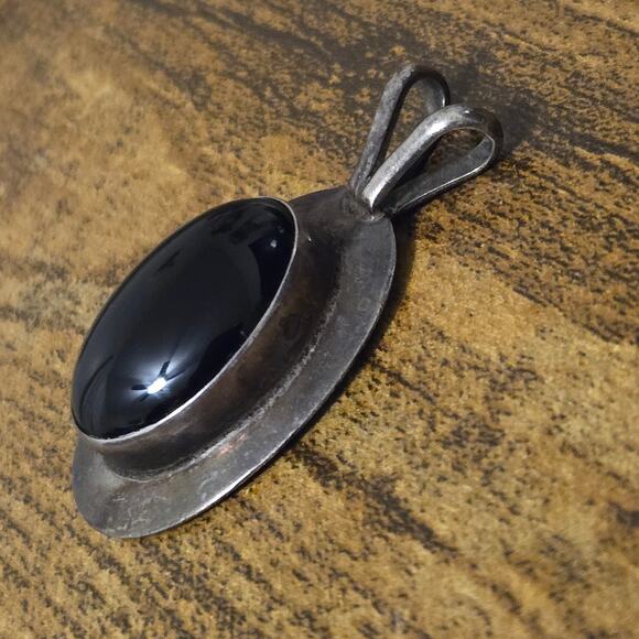 Vintage Robert Nillson Signed Sterling Silver & Black Onyx Modernist Pendant - Picture 6 of 16